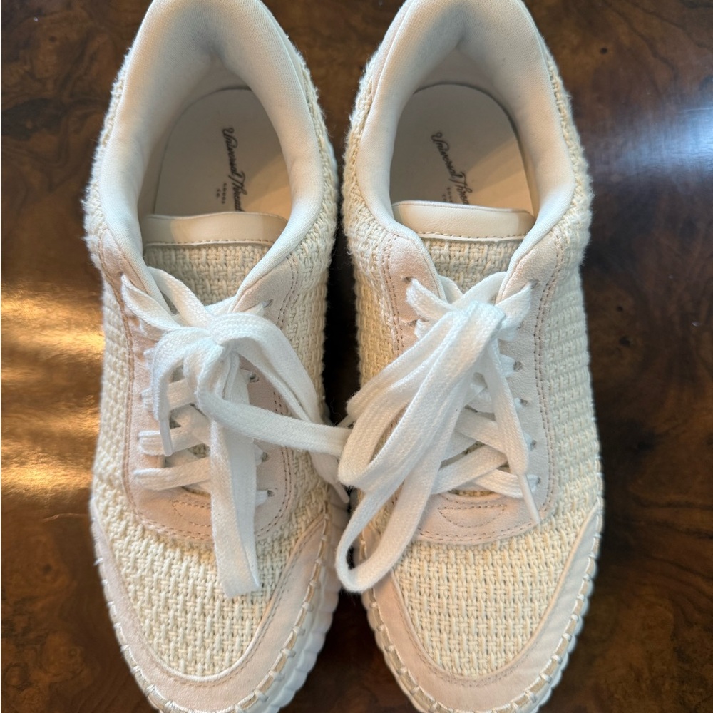 Universal Thread Cream Sneakers with Breathable Knit Design